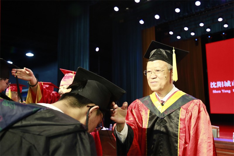温景文授位