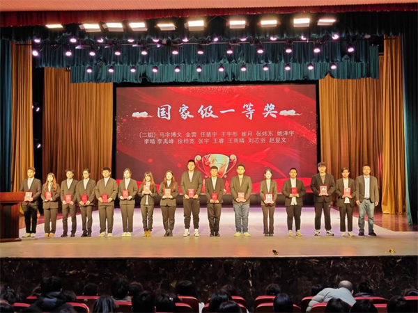 （五实育人）管理学院举办2023学年大学生创新创业竞赛总结大会暨颁奖典礼3
