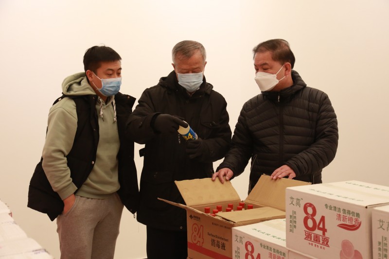 4、学校召开疫情防控工作会议  传达贯彻(1)