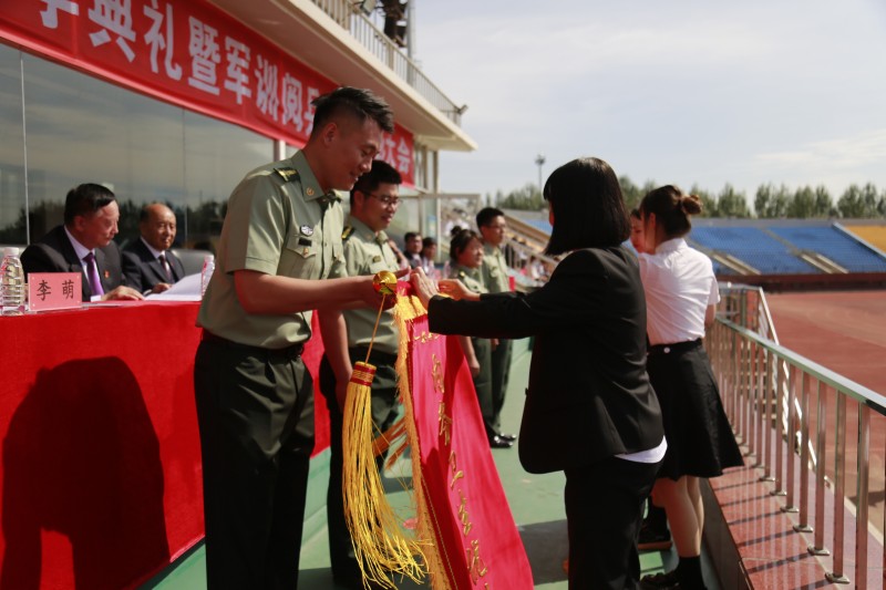 沈阳城市建设学院召开2021级新生开学典礼暨军训阅兵总结表彰大会