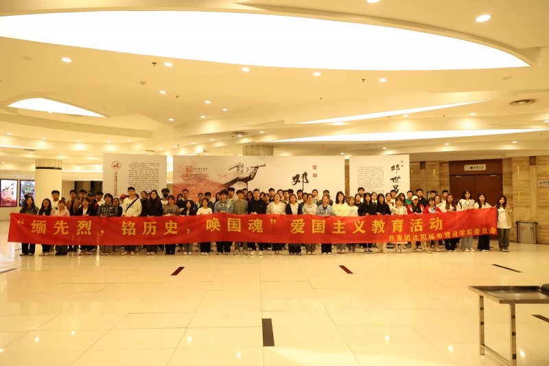 学校团委组织青年学生观看歌剧《邓世昌》 (1)